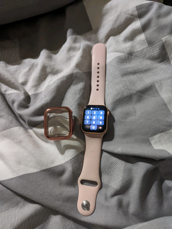 Apple iwatch series 6 40mm rose gold | in Leyland, Lancashire | Gumtree